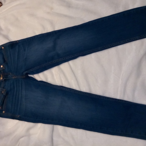 Levis - Picture 3 of 7